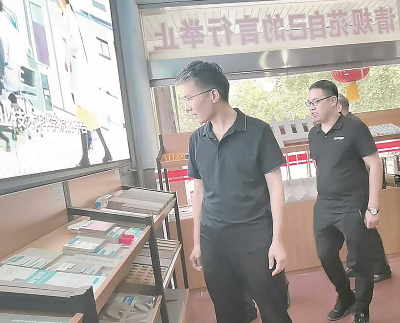 <a href='http://www.xa2cwf.cn/shimogaixingshuinibaowenban/'>石墨改性水泥基保溫板</a>亮相焦作市住建局綠色建材產(chǎn)品展